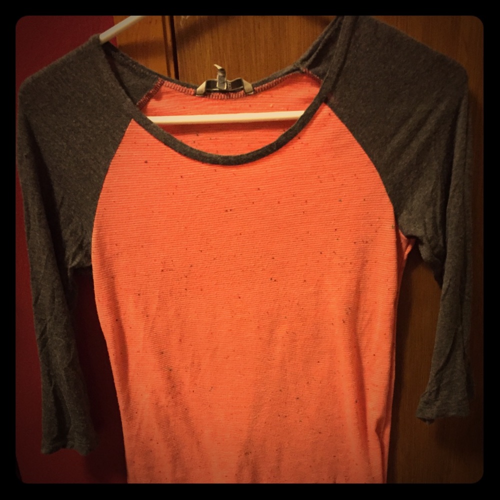3/5 length sleeve shirt, very flattering.